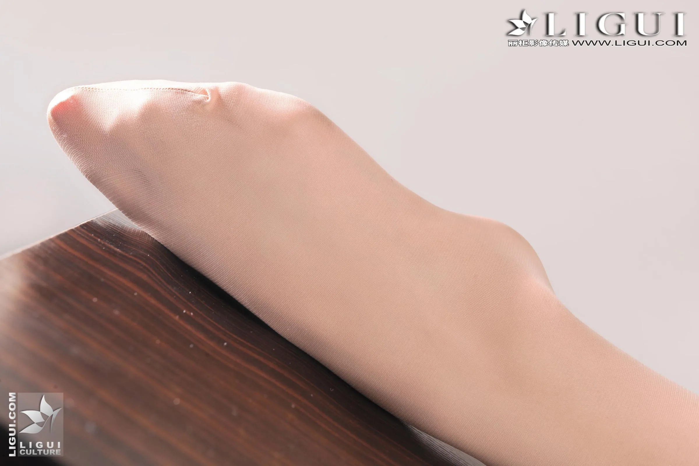 [LIGUI] Peach - Sự quyến rũ của những mỹ nhân công sở - 52