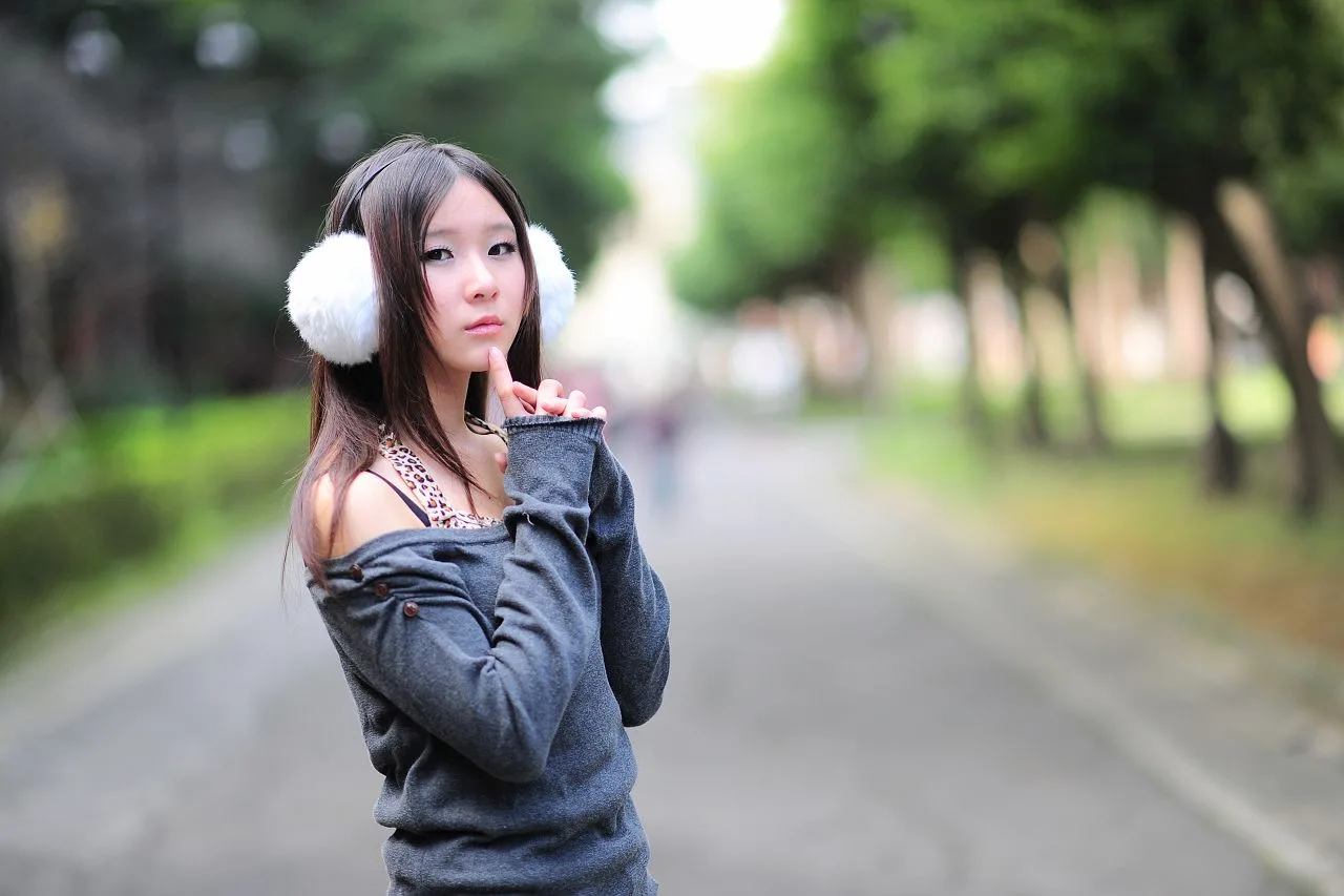 Buổi chụp ảnh vẻ đẹp ngoài trời - Vớ đen đời thực và một cô gái ngây thơ giống búp bê Barbie. - 34