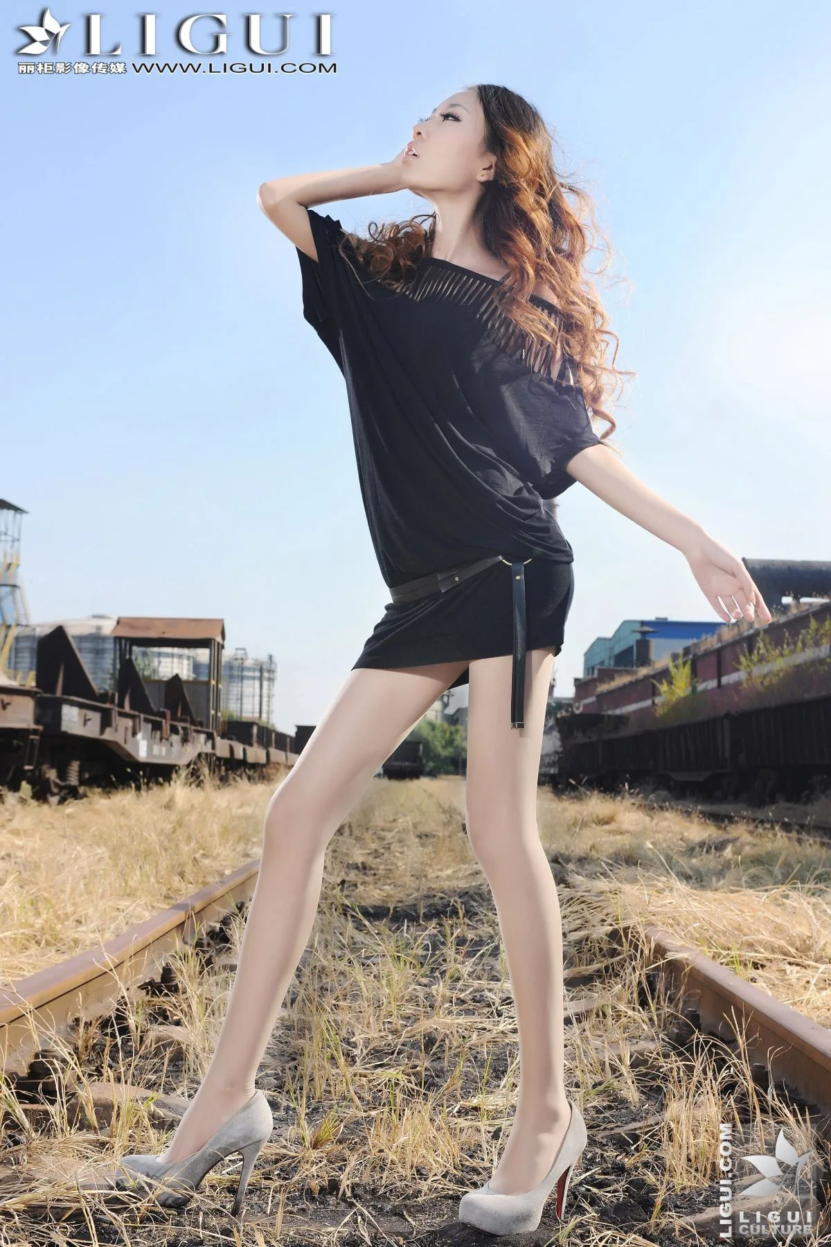 [LIGUI] Wenxin - Vẻ quyến rũ của đôi chân đẹp tại ga tàu của thị trấn - 11