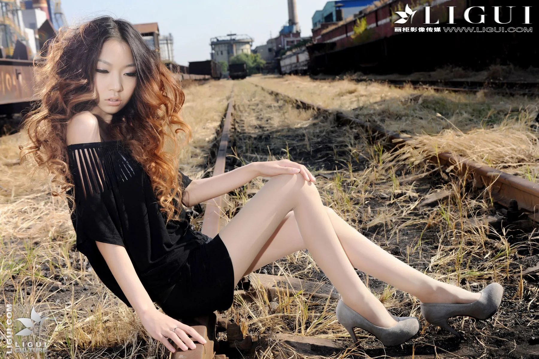 [LIGUI] Wenxin - Vẻ quyến rũ của đôi chân đẹp tại ga tàu của thị trấn - 23