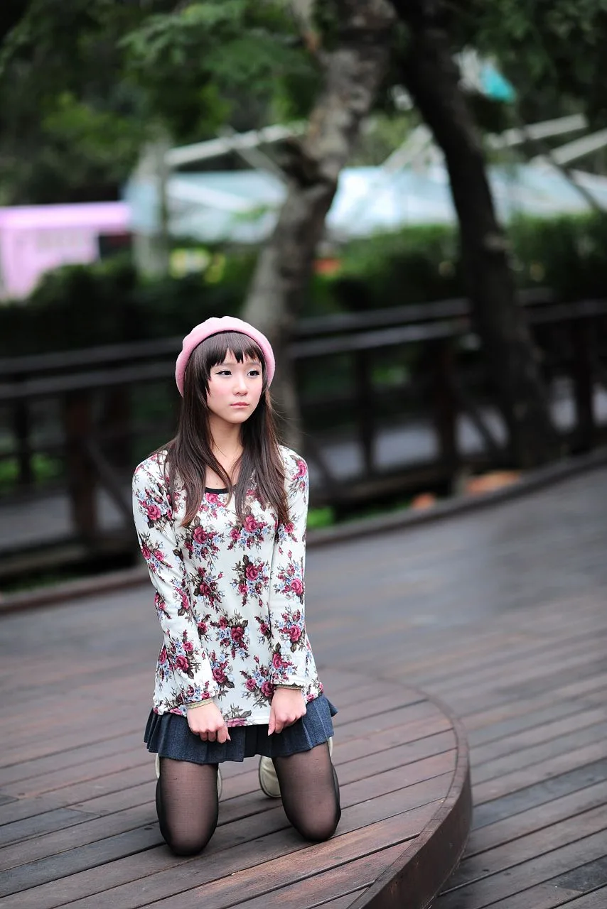 Buổi chụp ảnh vẻ đẹp ngoài trời - Vớ đen đời thực và một cô gái ngây thơ giống búp bê Barbie. - 9