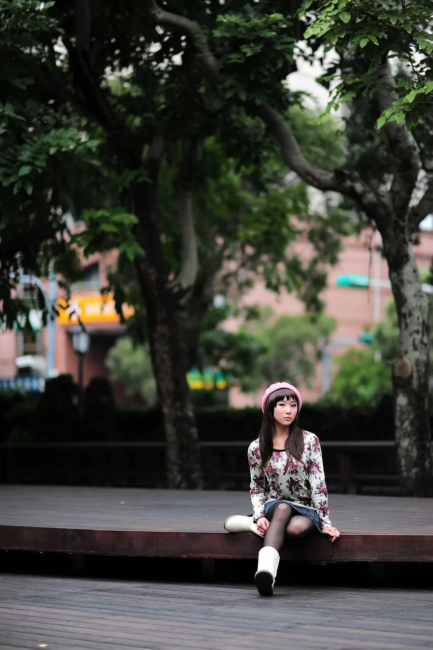 Buổi chụp ảnh vẻ đẹp ngoài trời - Vớ đen đời thực và một cô gái ngây thơ giống búp bê Barbie. - 7