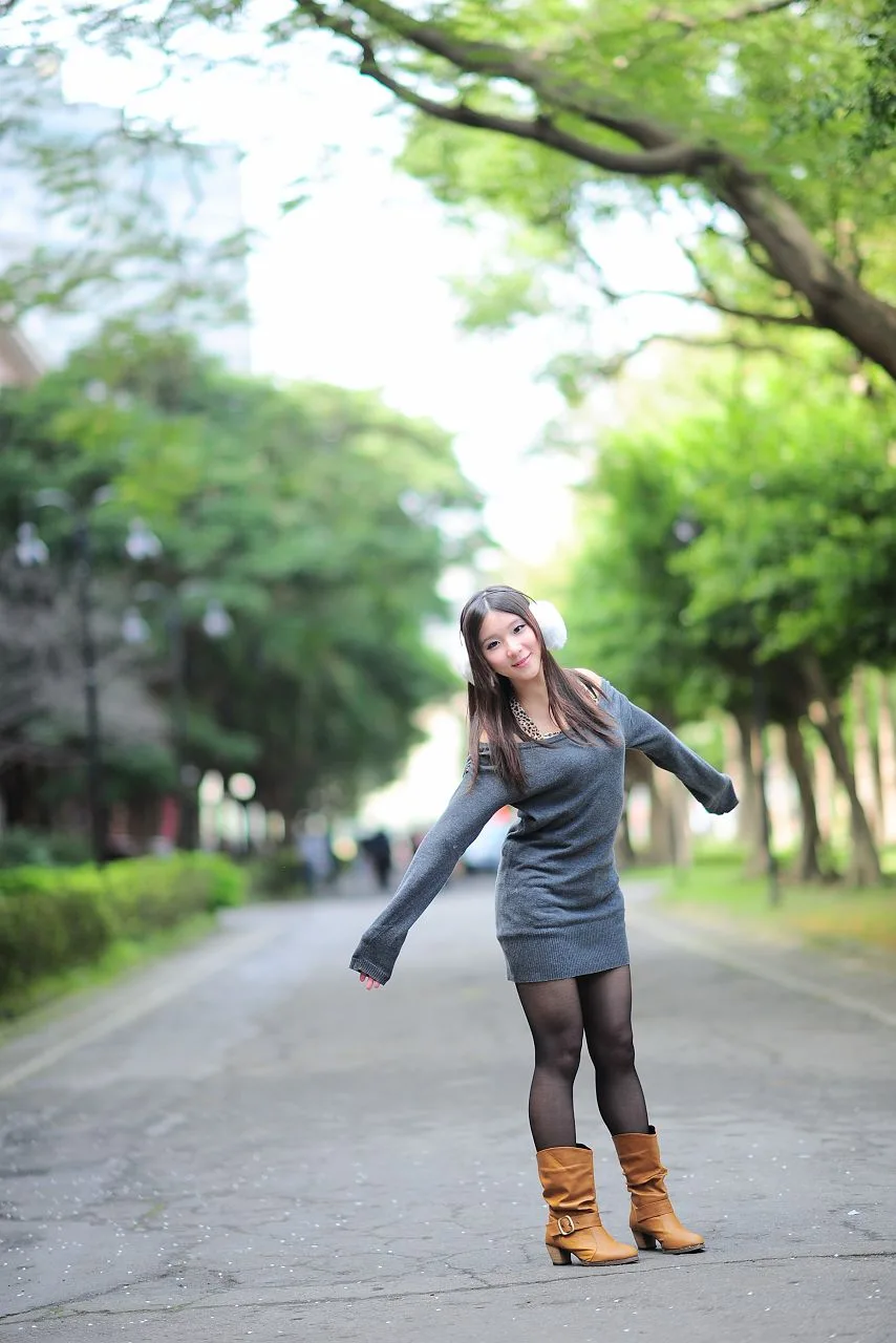 Buổi chụp ảnh vẻ đẹp ngoài trời - Vớ đen đời thực và một cô gái ngây thơ giống búp bê Barbie. - 28