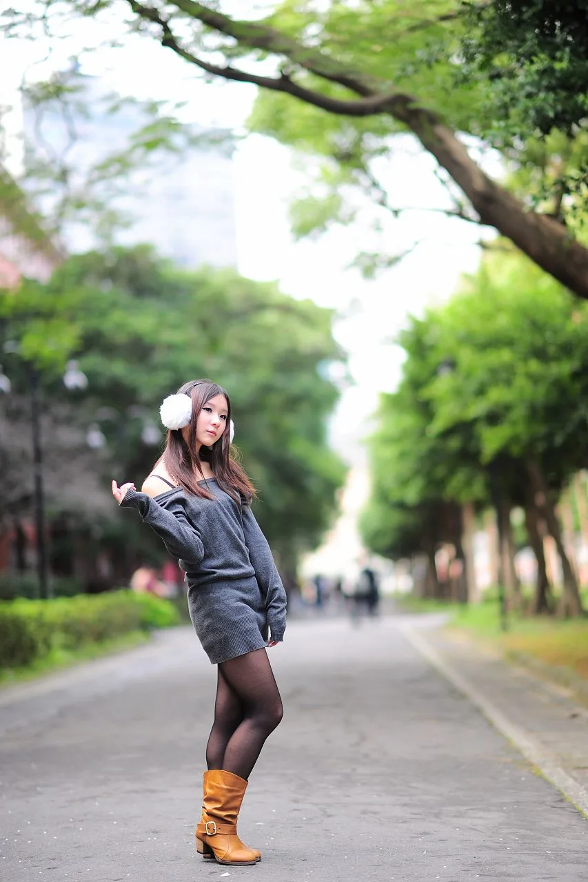 Buổi chụp ảnh vẻ đẹp ngoài trời - Vớ đen đời thực và một cô gái ngây thơ giống búp bê Barbie. - 38
