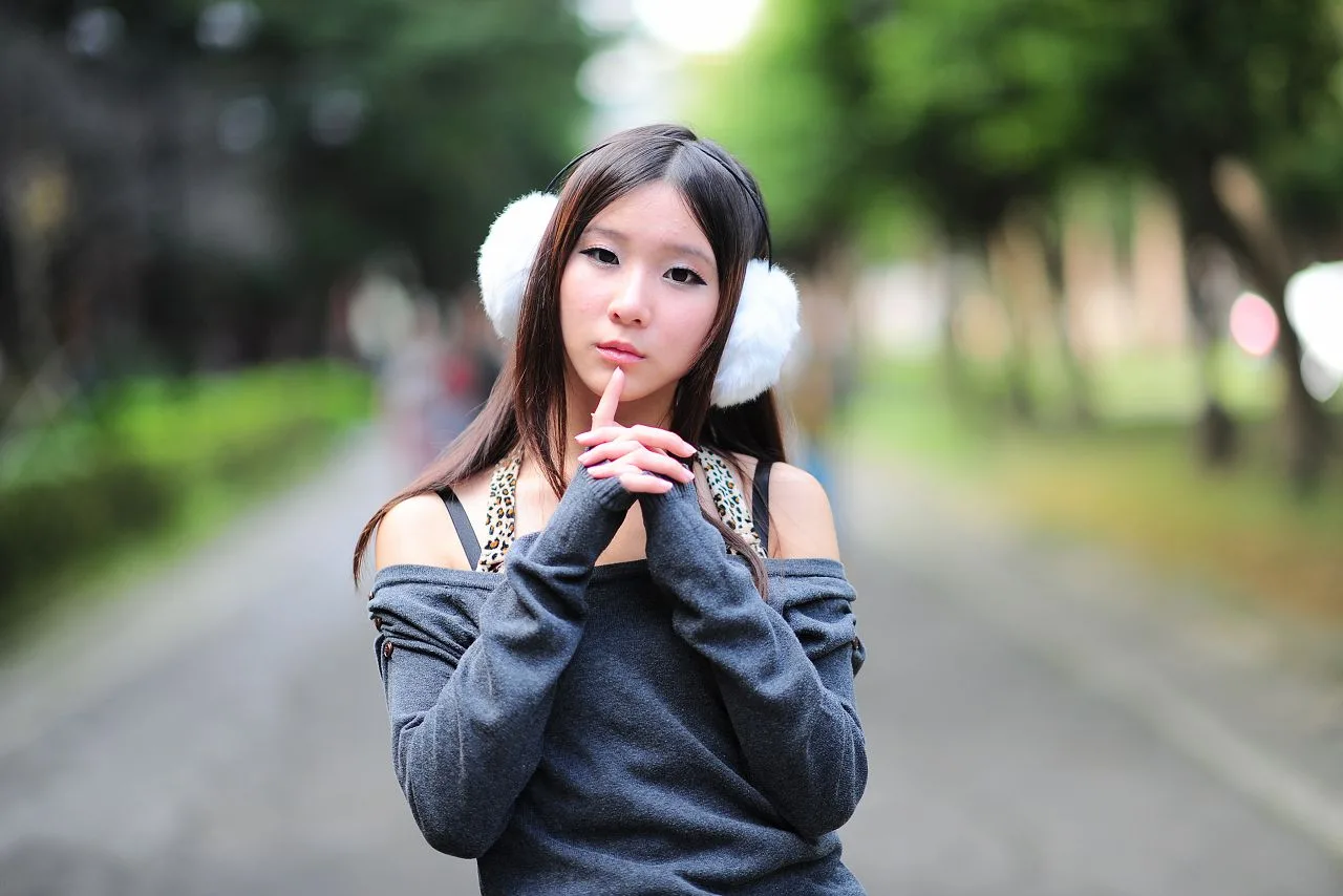 Buổi chụp ảnh vẻ đẹp ngoài trời - Vớ đen đời thực và một cô gái ngây thơ giống búp bê Barbie. - 35