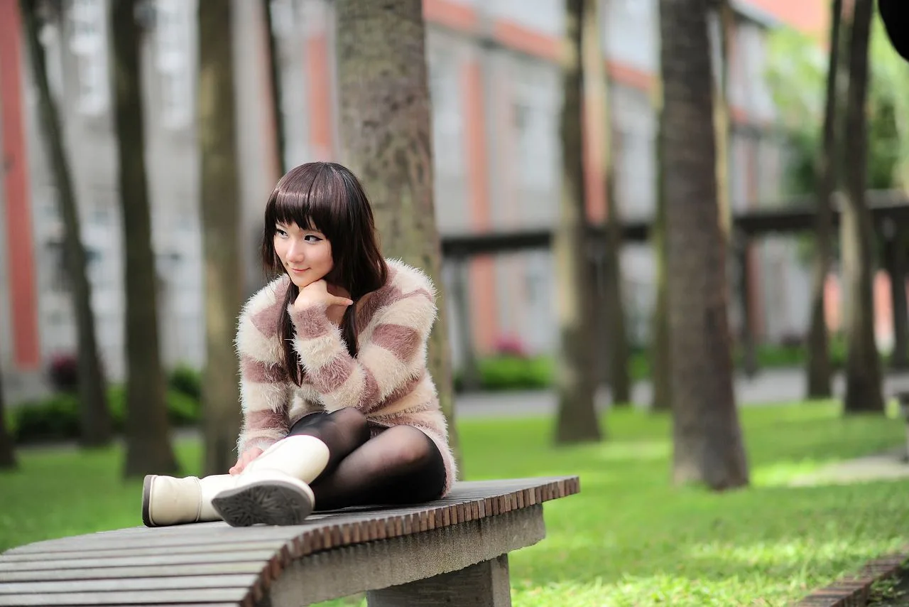 Buổi chụp ảnh vẻ đẹp ngoài trời - Vớ đen đời thực và một cô gái ngây thơ giống búp bê Barbie. - 22