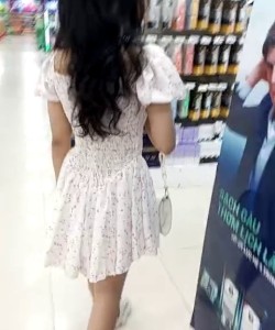 Tổng hợp clip vụ hai cô gái xinh đẹp hồn nhiên public ở Aeon Mall – Phần 1