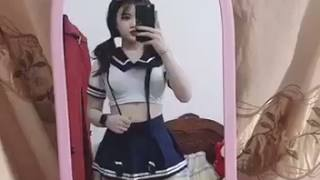 Toàn cảnh bộ đồ Alice mặc trước khi làm chuyện ấy